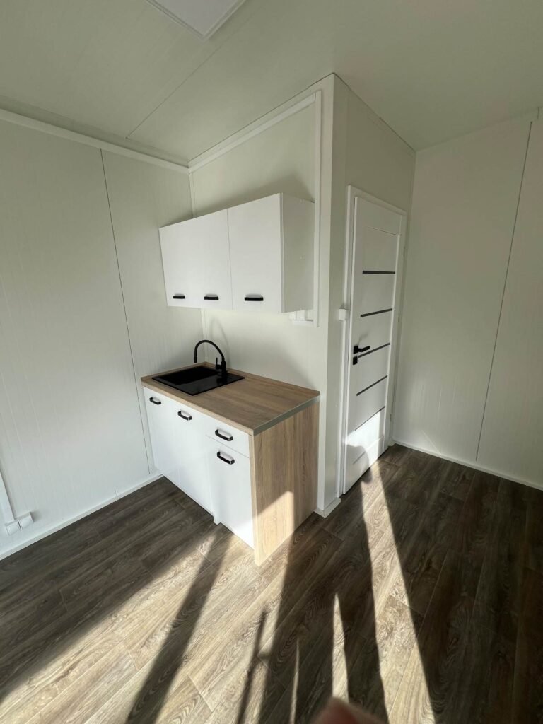 Wohncontainer Ausstellung Bürocontainer Abverkauf Tiny House Musterhaus Gartenhaus kaufen winterfest isoliert mit Küche und Bad WC Preise 14
