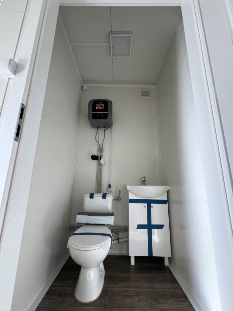 Wohncontainer Ausstellung Bürocontainer Abverkauf Tiny House Musterhaus Gartenhaus kaufen winterfest isoliert mit Küche und Bad WC Preise 15