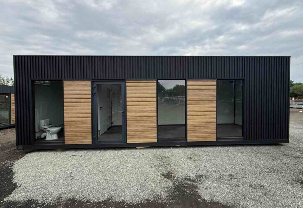 Wohncontainer Ausstellung Bürocontainer Abverkauf Tiny House Musterhaus Gartenhaus kaufen winterfest isoliert modern mit Küche und Bad WC A5-2